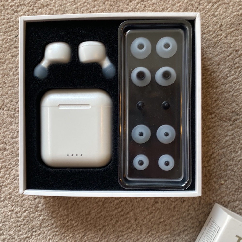Wireless earbuds. - Picture 2 of 3